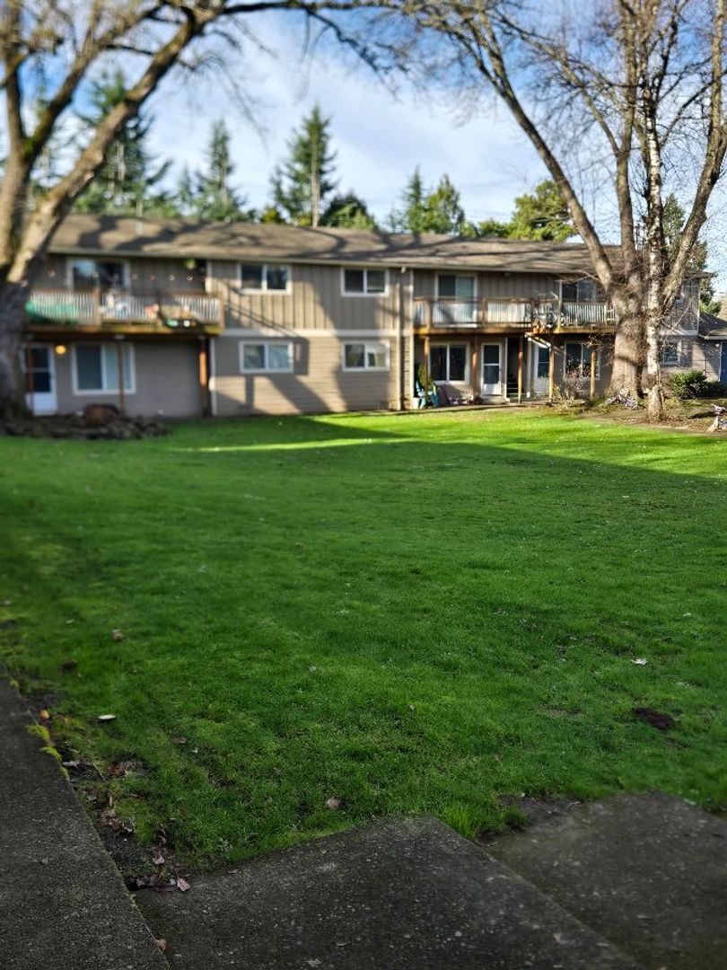 Milwaukie Apartment: 7015 Se Lake Rd