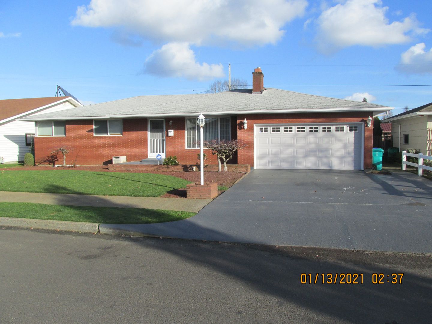 Portland House: 718 NE 106th Pl