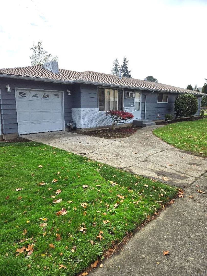 Portland House: 10508 NE Glisan St