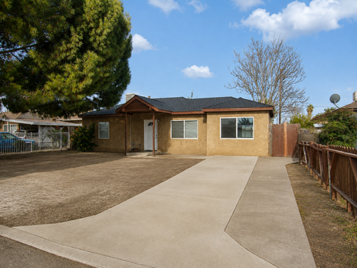 3 Bedroom Home with Large Backyard & Washer/Dryer Hookups – photo 1