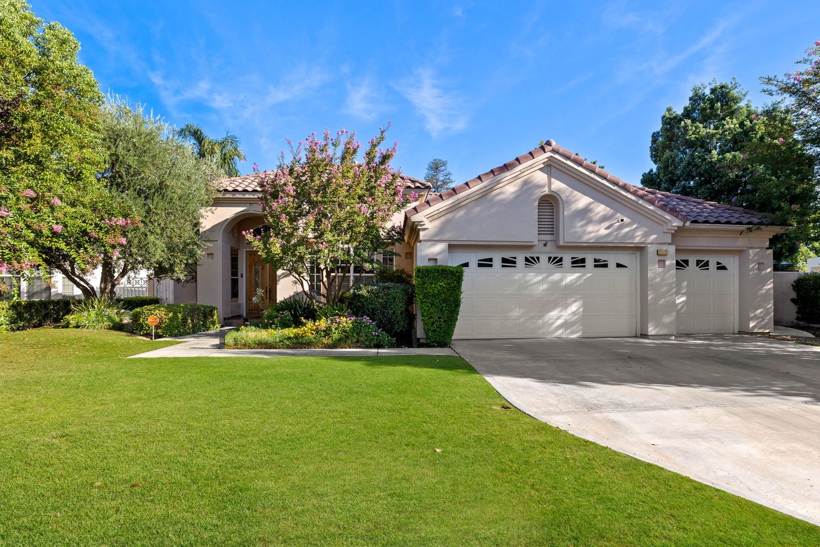 BAKERSFIELD House: 10904 ROCKRIDGE WAY