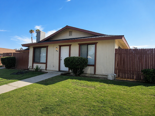 Half Off First Month's Rent | 3-Bedroom Apartment with Detached 2-Car Garage, Fireplace & Private Patio – photo 1