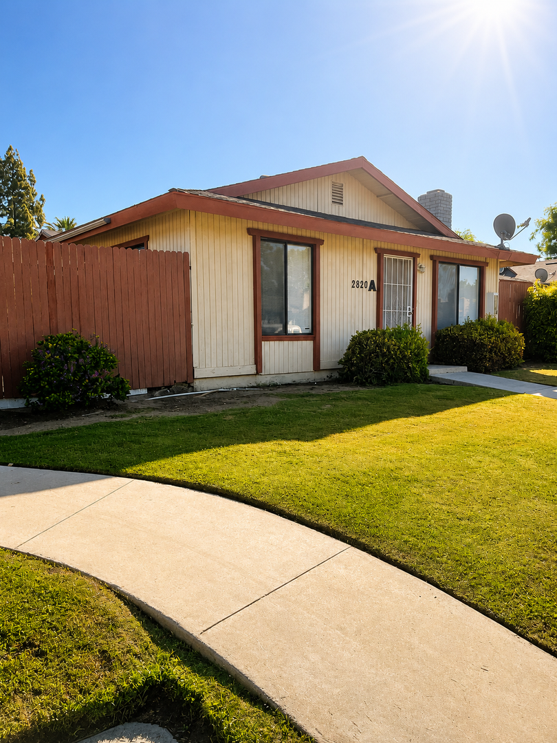 BAKERSFIELD Apartment: 2820 N. HALFMOON DR.
