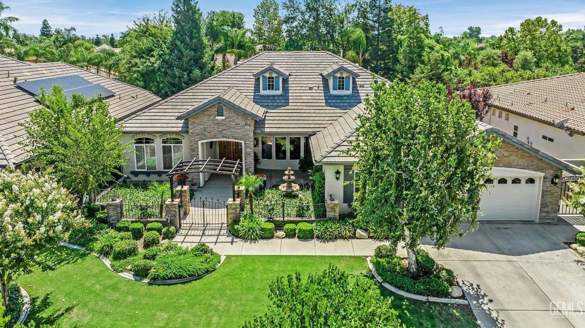 BAKERSFIELD House: 11003 HARTLAND ST.