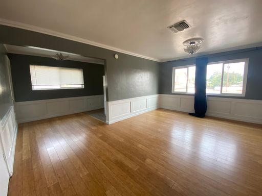 Downtown Bakersfield 1 Bedroom Apartment with Detached Garage & On-Site Laundry – photo 1