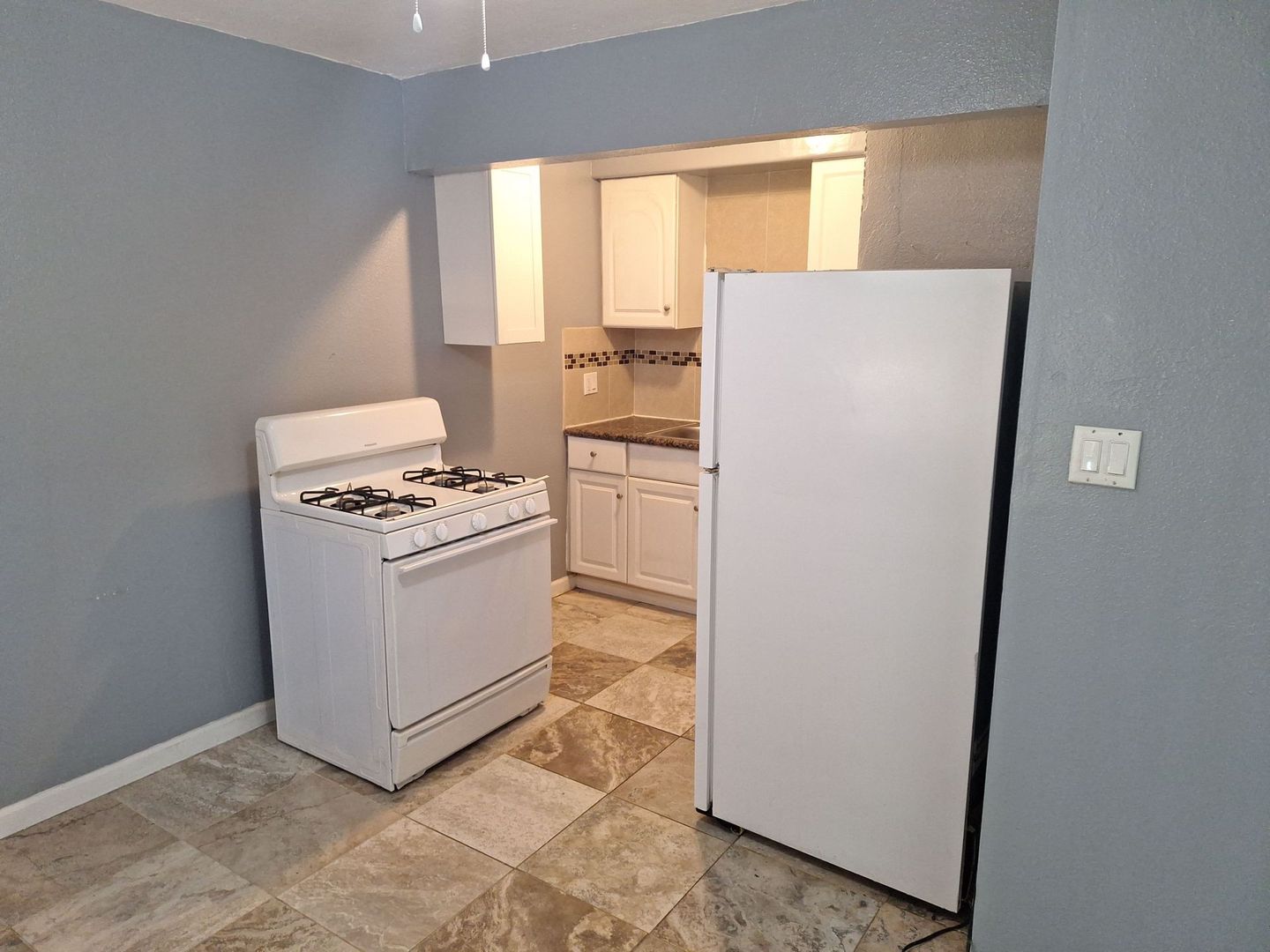 BAKERSFIELD Apartment: 2416 KENTUCKY ST