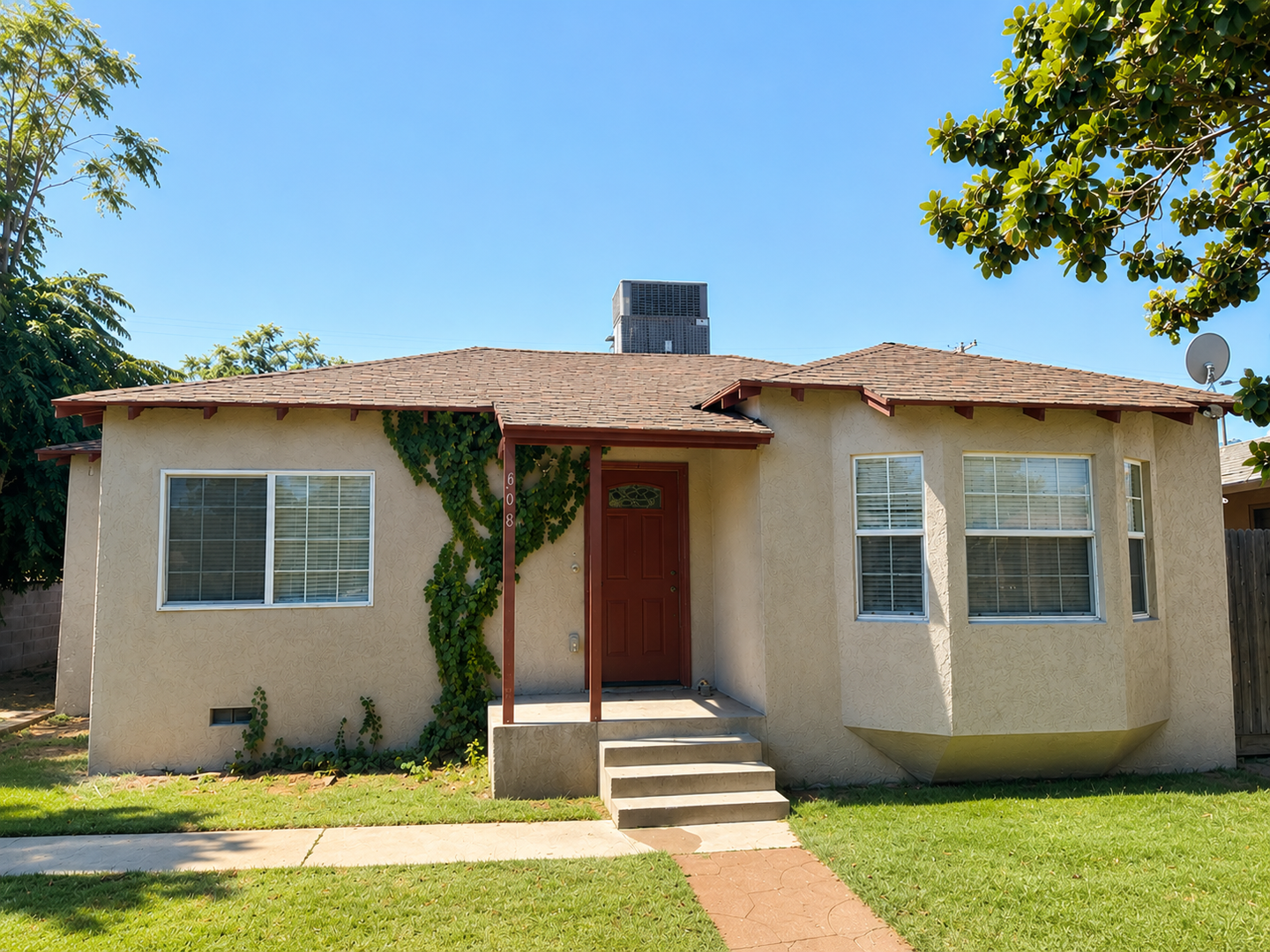 BAKERSFIELD House: 309 LLOYD ST.