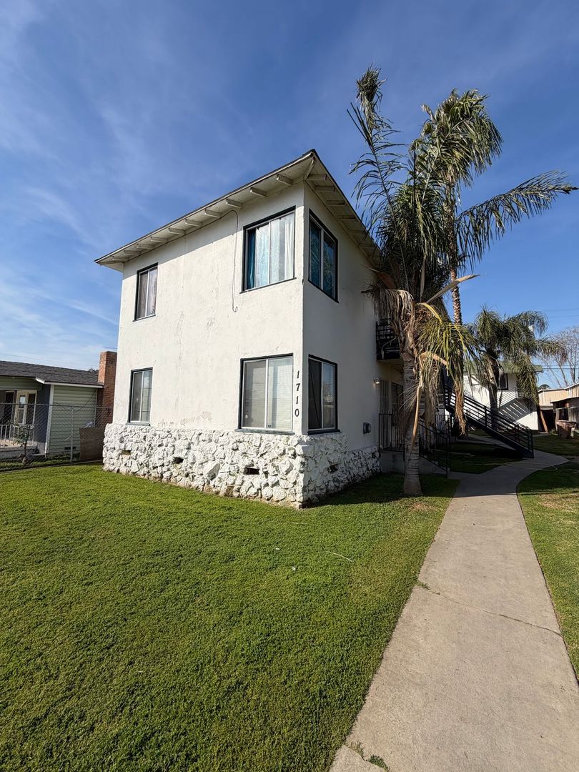 BAKERSFIELD Apartment: 1710 OREGON A - E