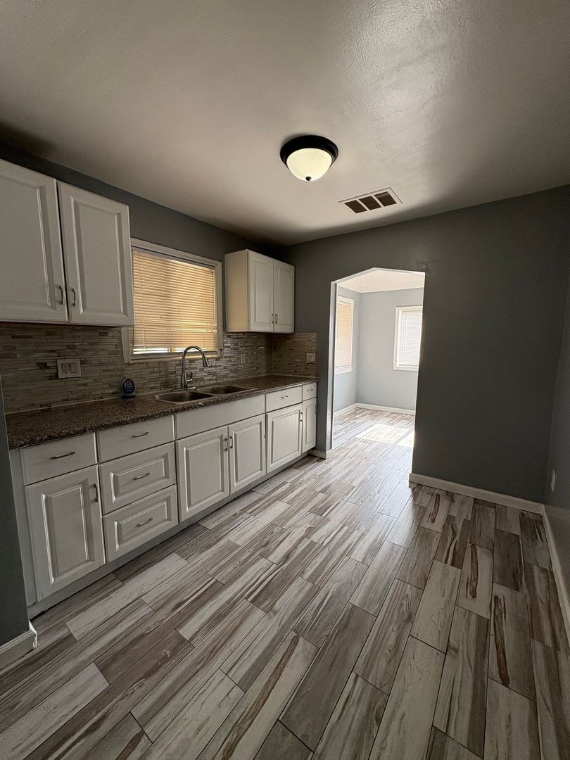 BAKERSFIELD Apartment: 2416 KENTUCKY ST