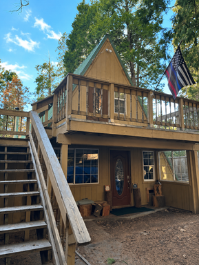 Clean 2 Bedroom / 2 Bathroom Cabin in Alta Sierra. Available for immediate lease!