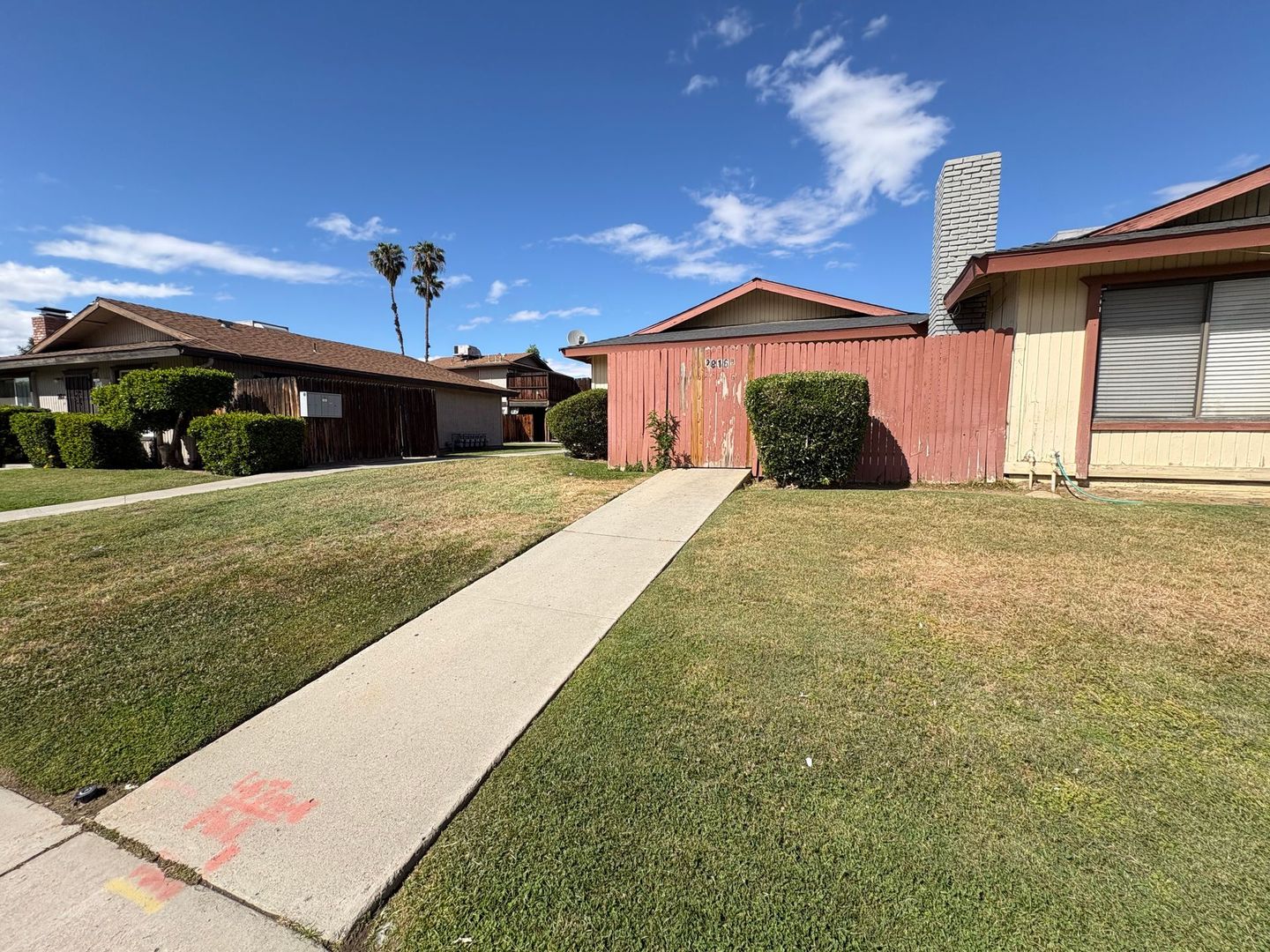 BAKERSFIELD Apartment: 2816 N. HALFMOON DR.