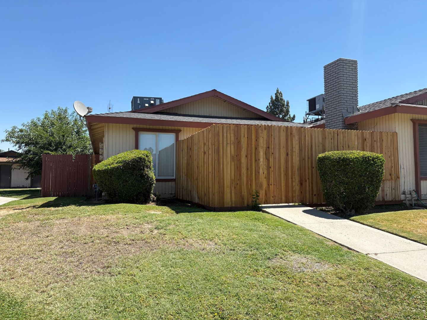 BAKERSFIELD Apartment: 2816 N. HALFMOON DR.