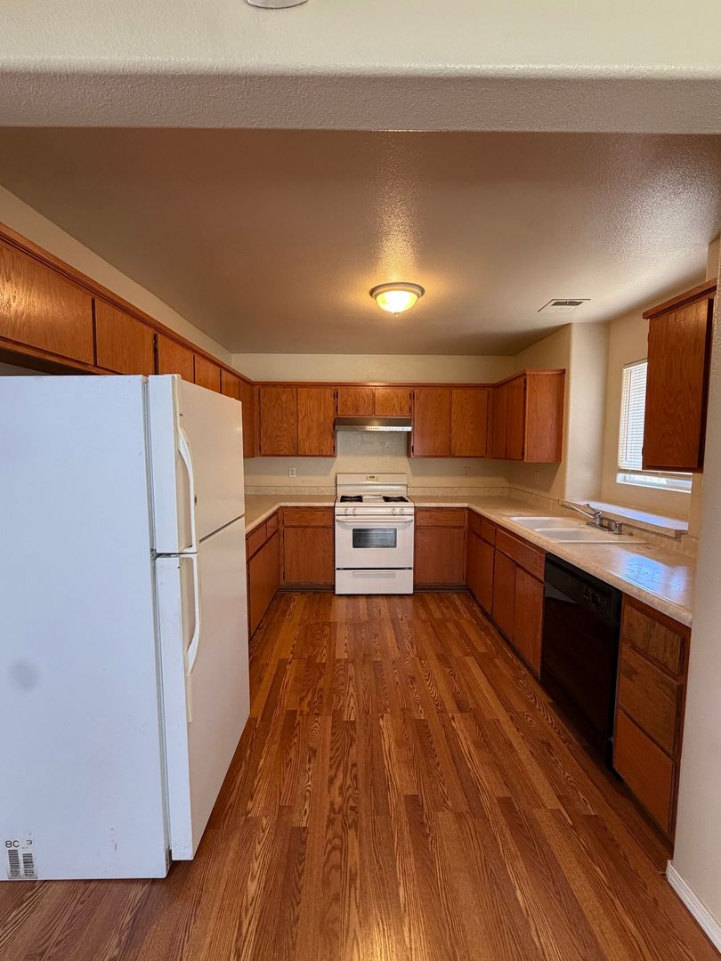 Wasco Apartment: 1626-1644 7th Street