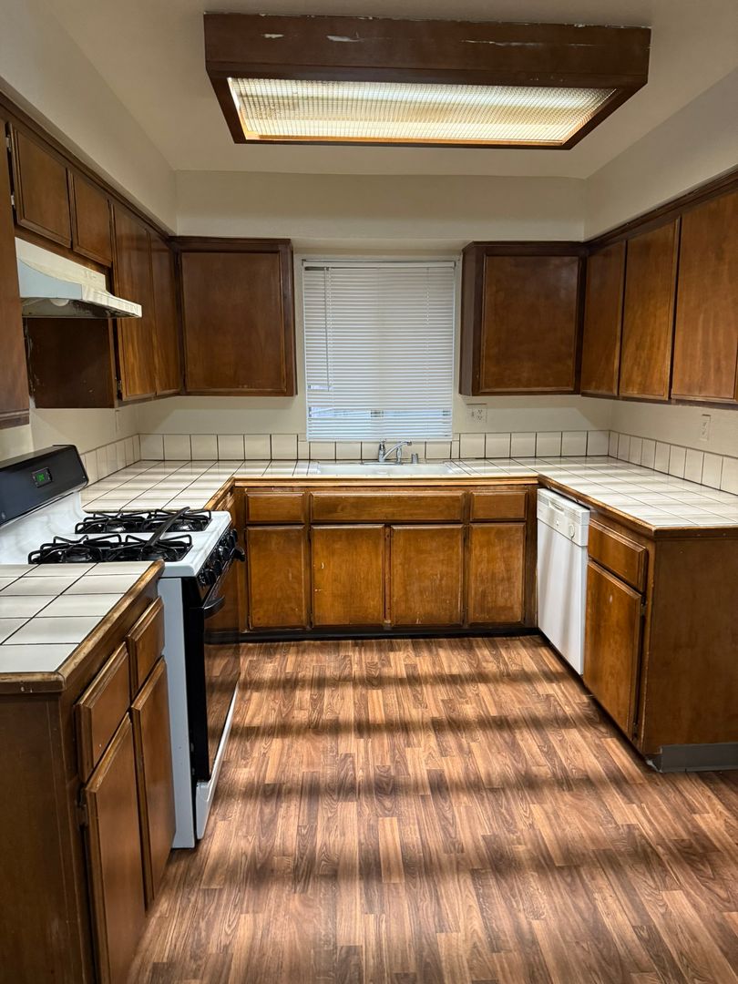 BAKERSFIELD Apartment: 3313 CHESTER LN A-I