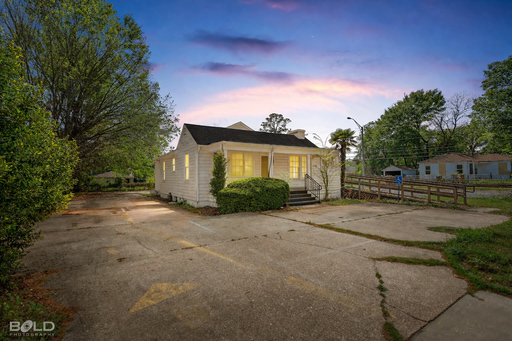 Commercial Property Available – photo 1
