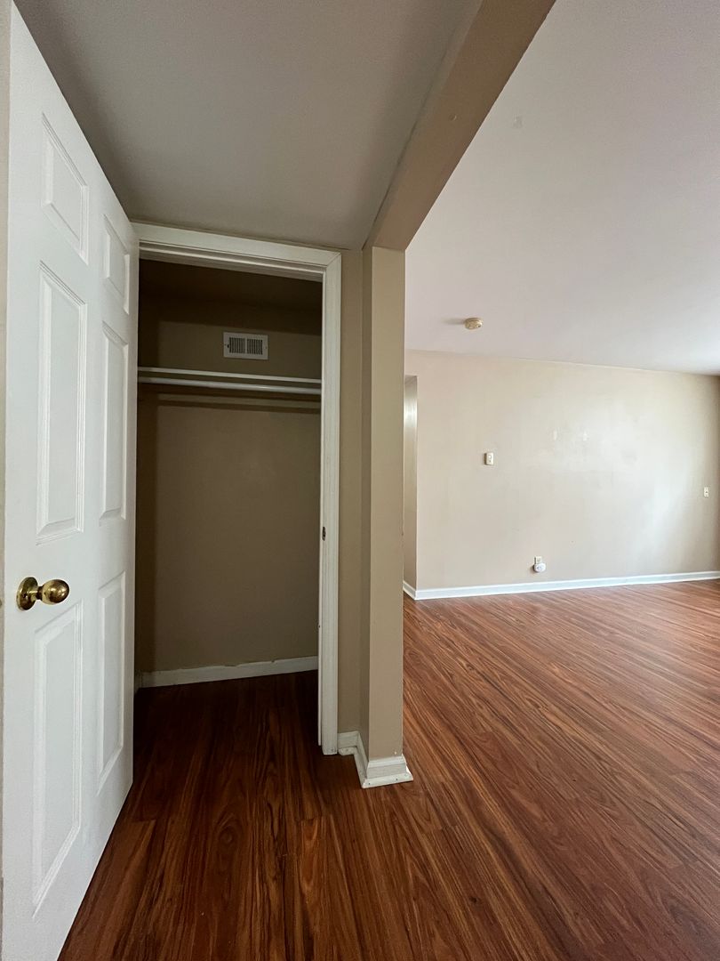 Warsaw Apartment: 1601 E Ft. Wayne Street