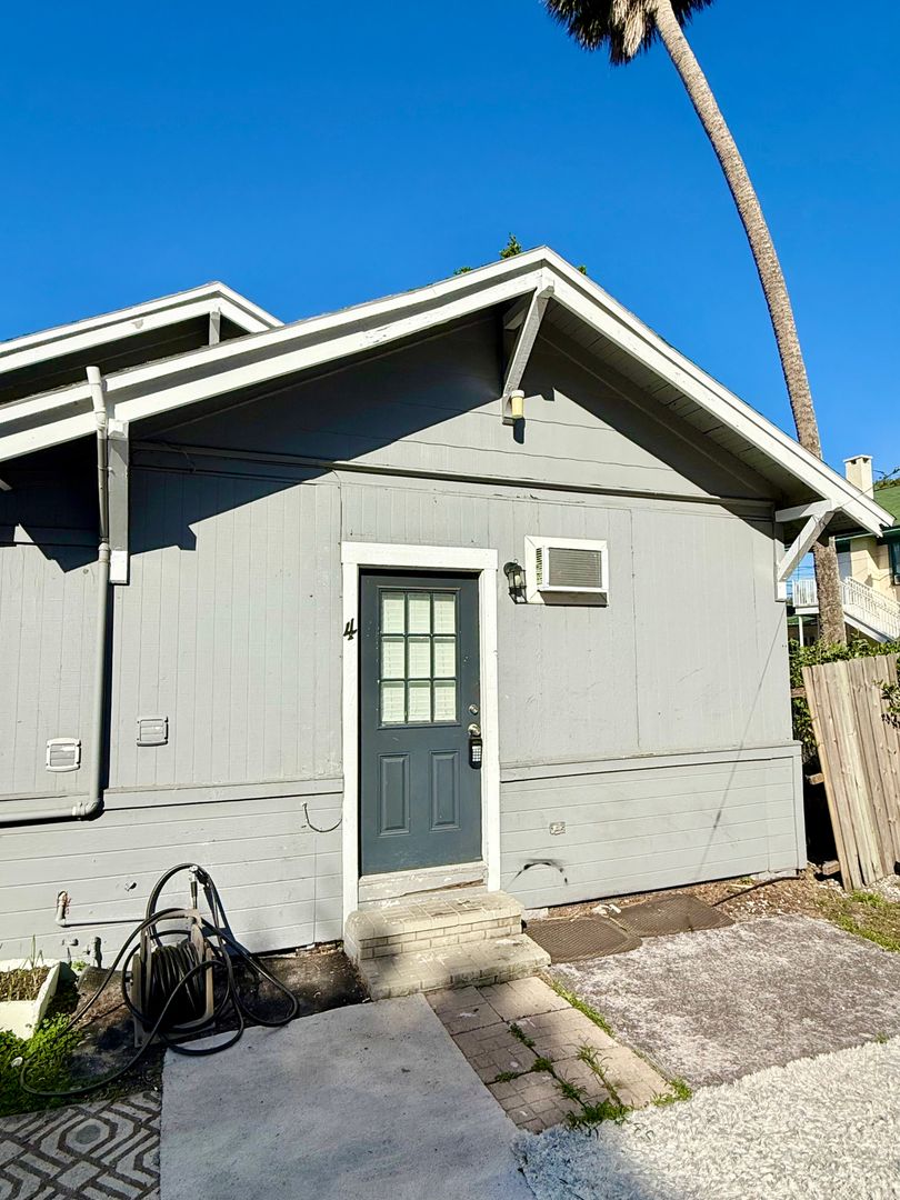 Daytona Beach Apartment: Ridgewood Avenue + Fairview