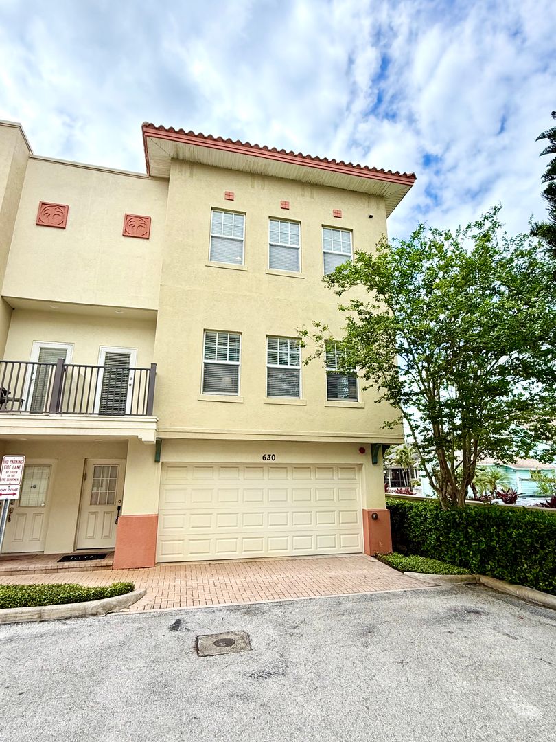 Clearwater Townhome: 630 Blue Taverna Lane
