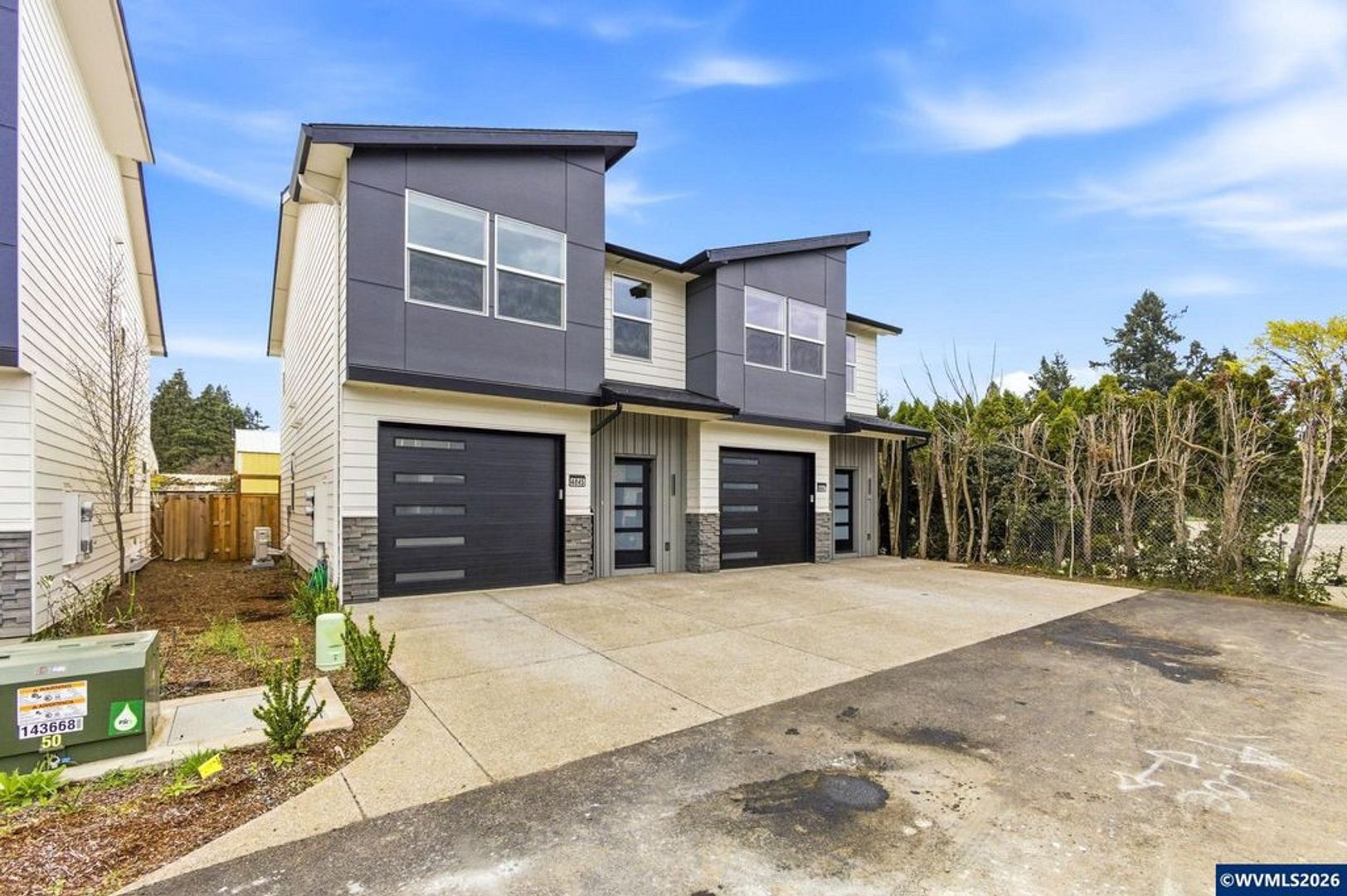 Keizer Multiplex: 4845 & 4847 Elvira Place North