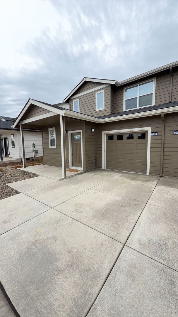 Lebanon House: 358 Seven Oaks Ln