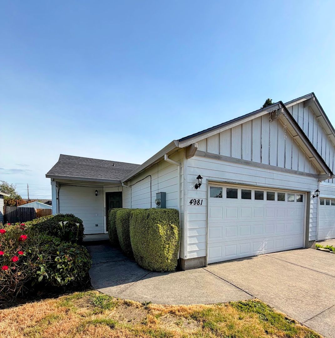 Salem Apartment: 4981- 4985 Fontana St.  Southeast