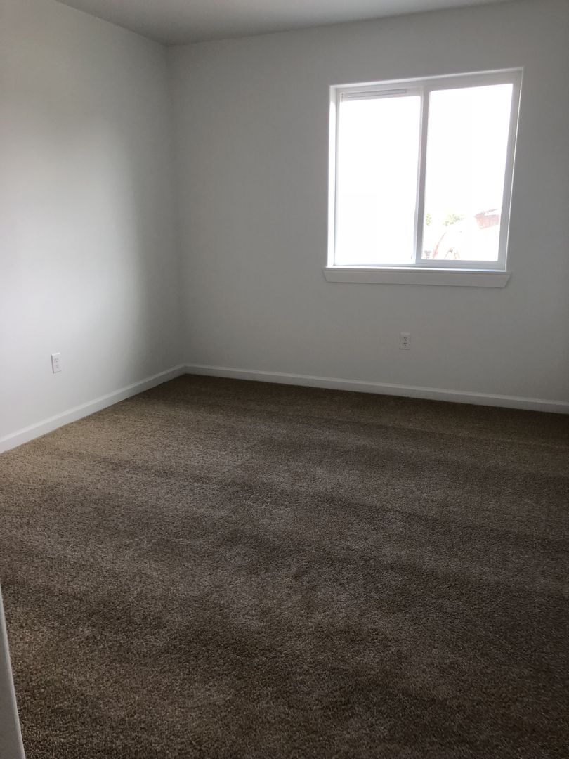 Ephrata Apartment: 707 NE 3rd Ave