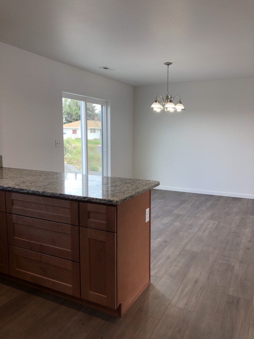 Ephrata Apartment: 613 NE 3rd Avenue