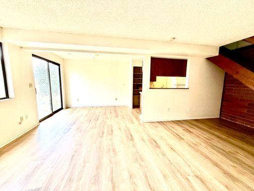 Charming 2 Bed, 1 Bath – photo 1