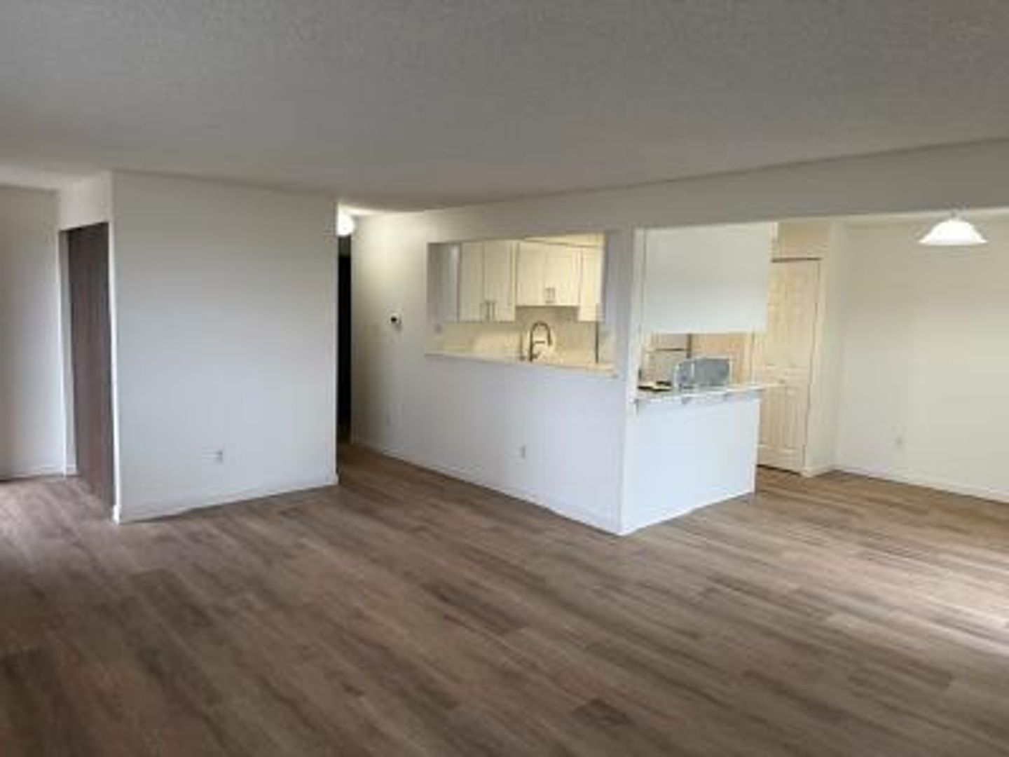 Moses Lake Apartment: 1215 W Ivy Ave