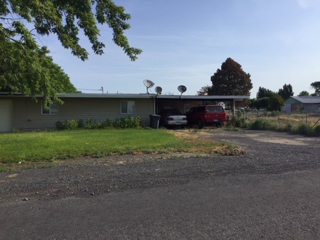 Moses Lake House: 9396 Beacon Rd NE