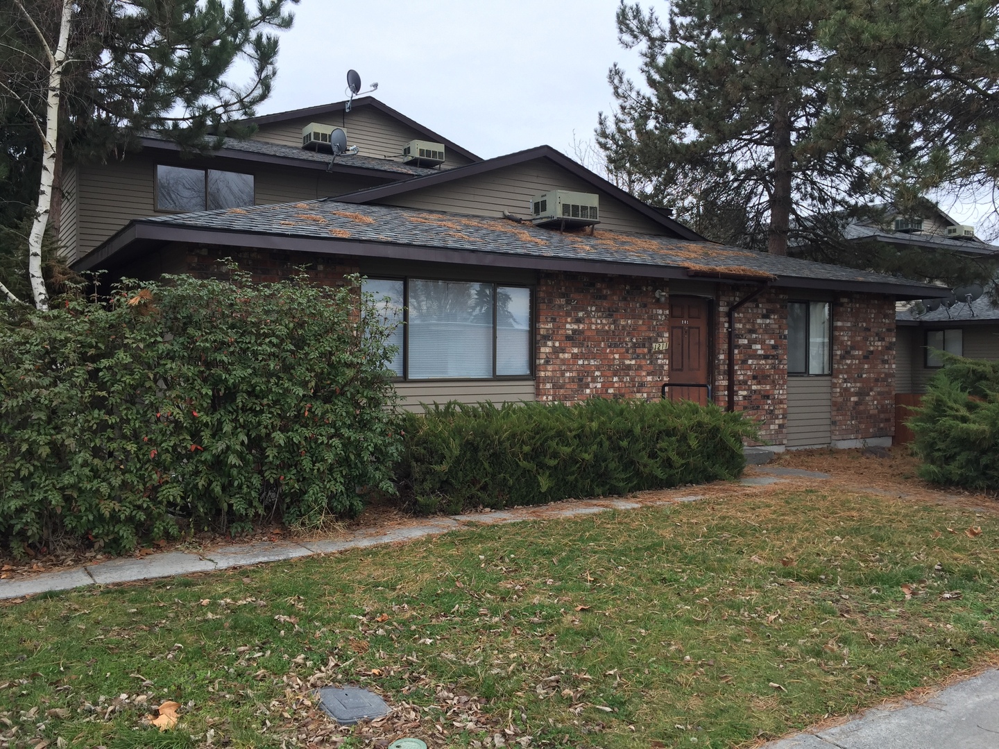 Moses Lake Apartment: 1211 W Ivy Ave