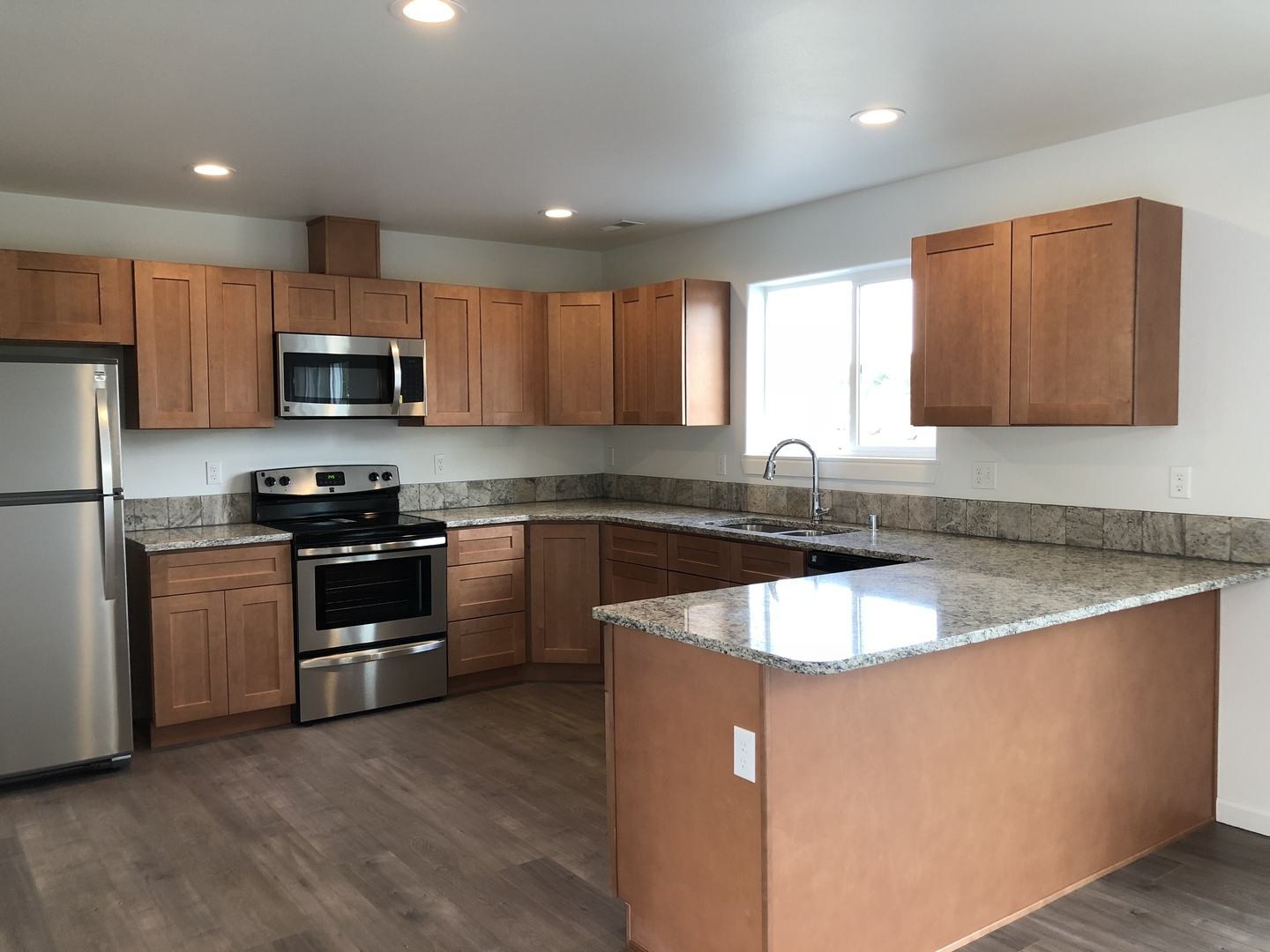 Ephrata Apartment: 613 NE 3rd Avenue