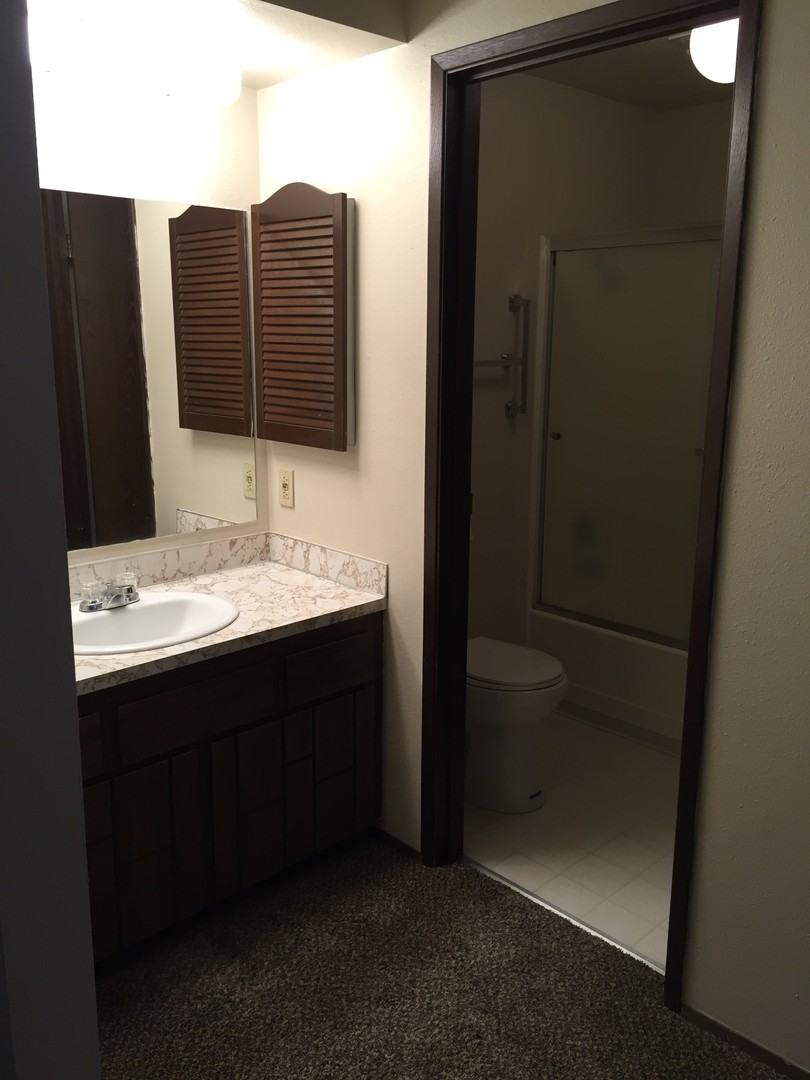 Moses Lake Apartment: 1211 W Ivy Ave