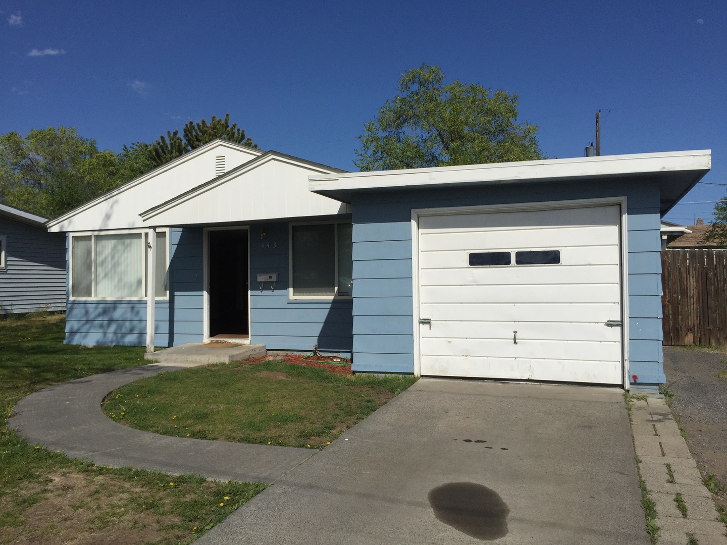 Moses Lake House: 443 N Washington St