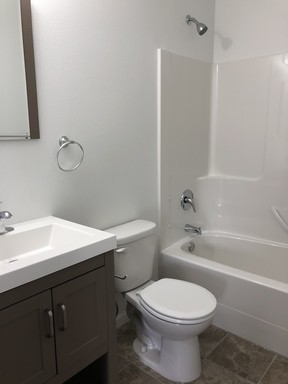 Ephrata Apartment: 613 NE 3rd Avenue