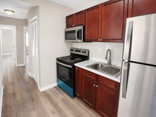 2026 Move-In Special – $500 LEASE SIGNING BONUS!! Spacious & Updated 2BR Apartment in Congress Heights with Modern Finishes! – photo 1