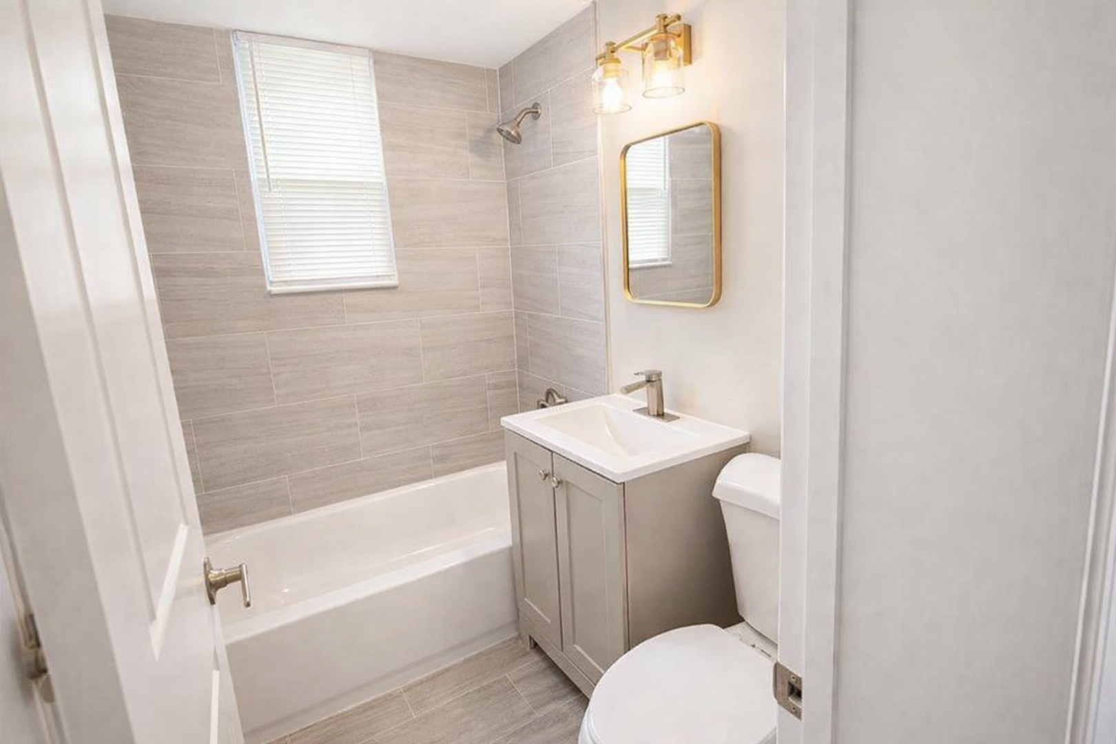 Washington House: 44 49th St. SE, Unit A1