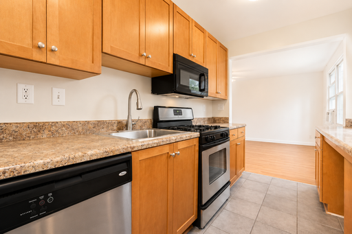 2026 Move-In Special – $500 LEASE SIGNING BONUS!! Charming 2-Bedroom Condo in Fort Dupont Park – Move-In Ready! – photo 1