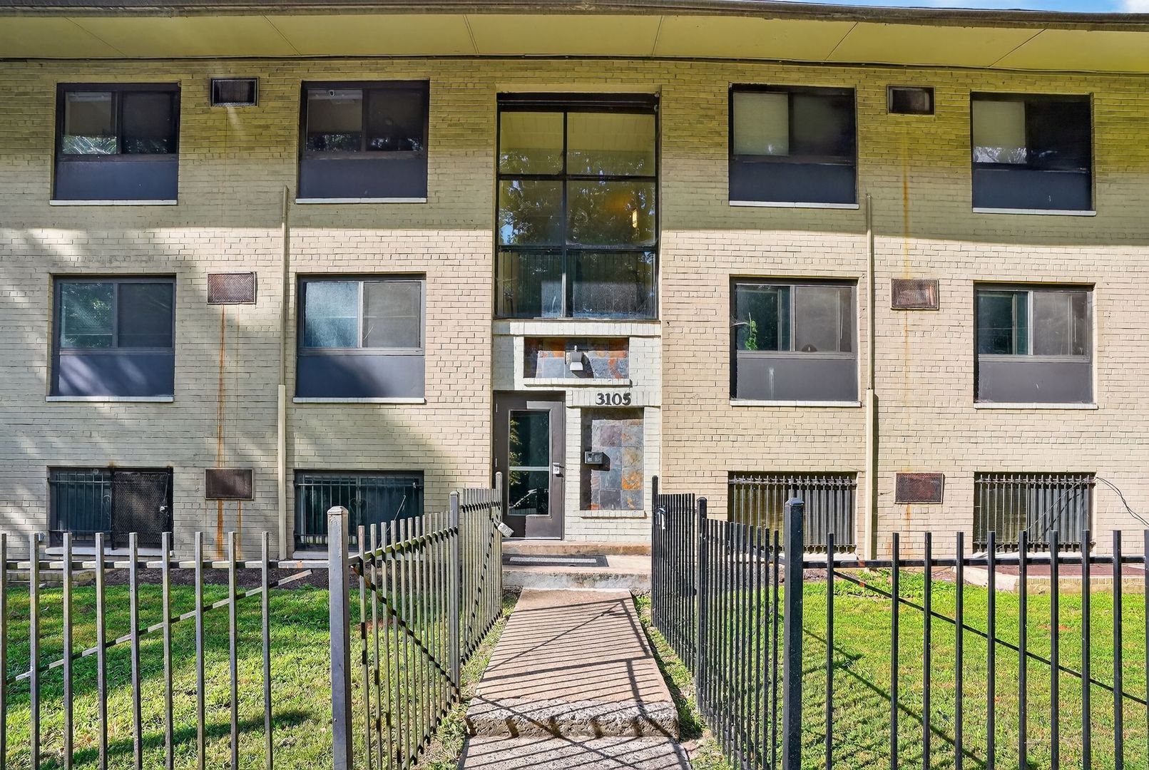 Washington Condo: 3105 Naylor Rd. SE Unit 101