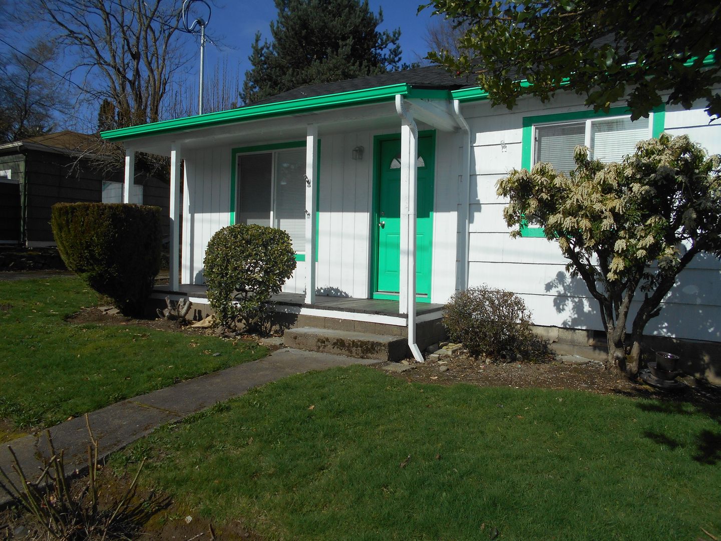 Portland House: 1831 SE Bidwell St