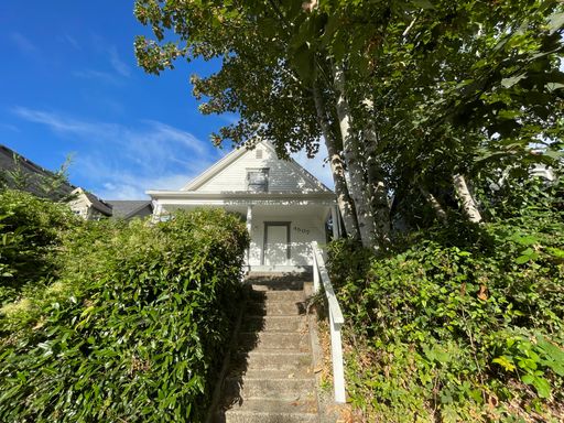 Classic Farmhouse-Style 4-Bedroom with Covered Porch, Huge Windows, Fenced Yard – photo 1