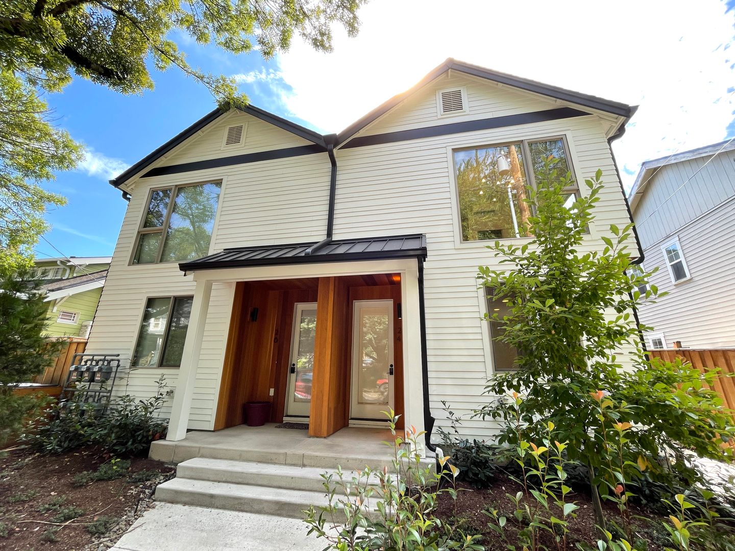 Portland Townhome: 22 NE Monroe St