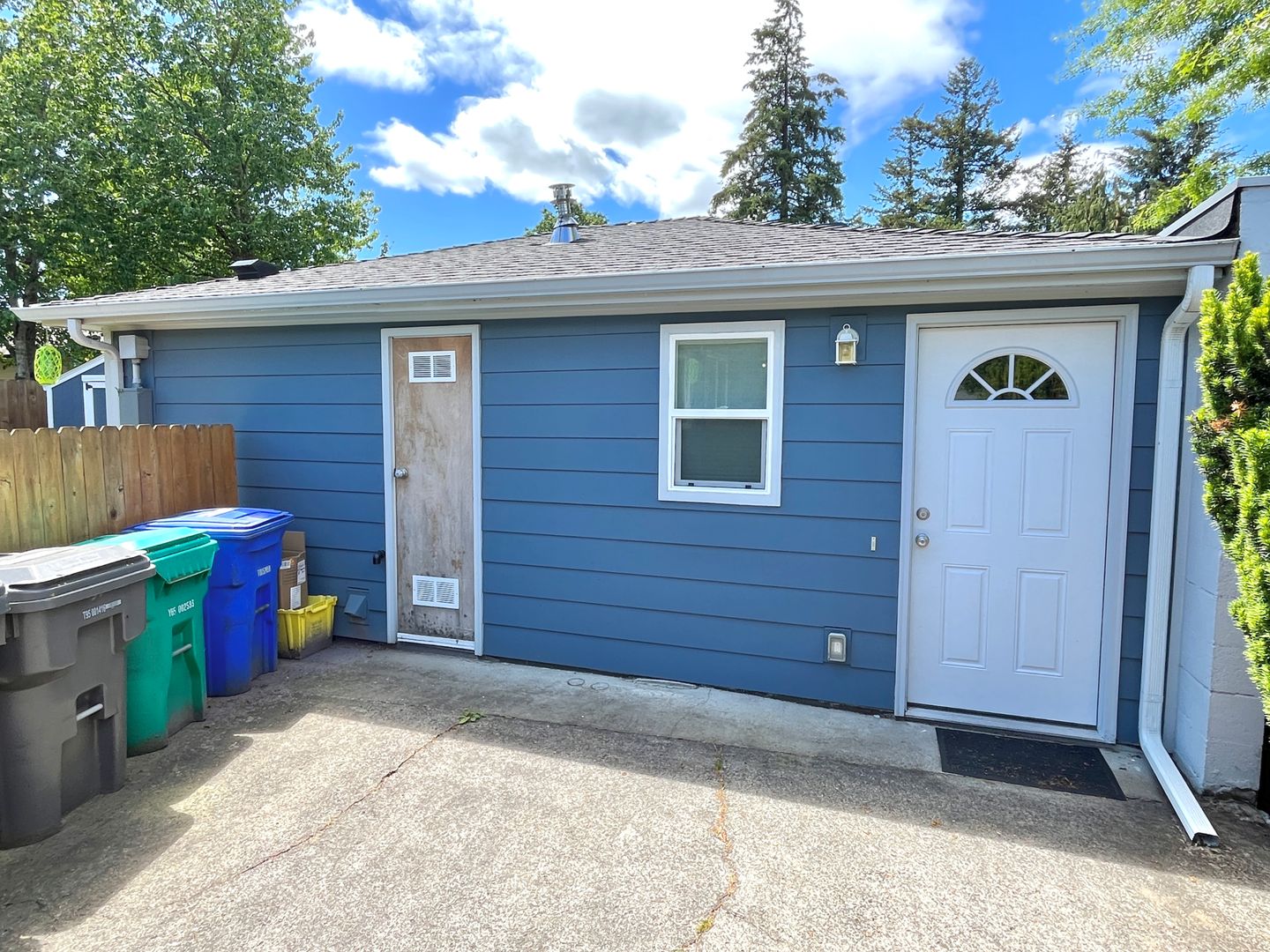 Portland Apartment: 3241 NE 111th Dr.