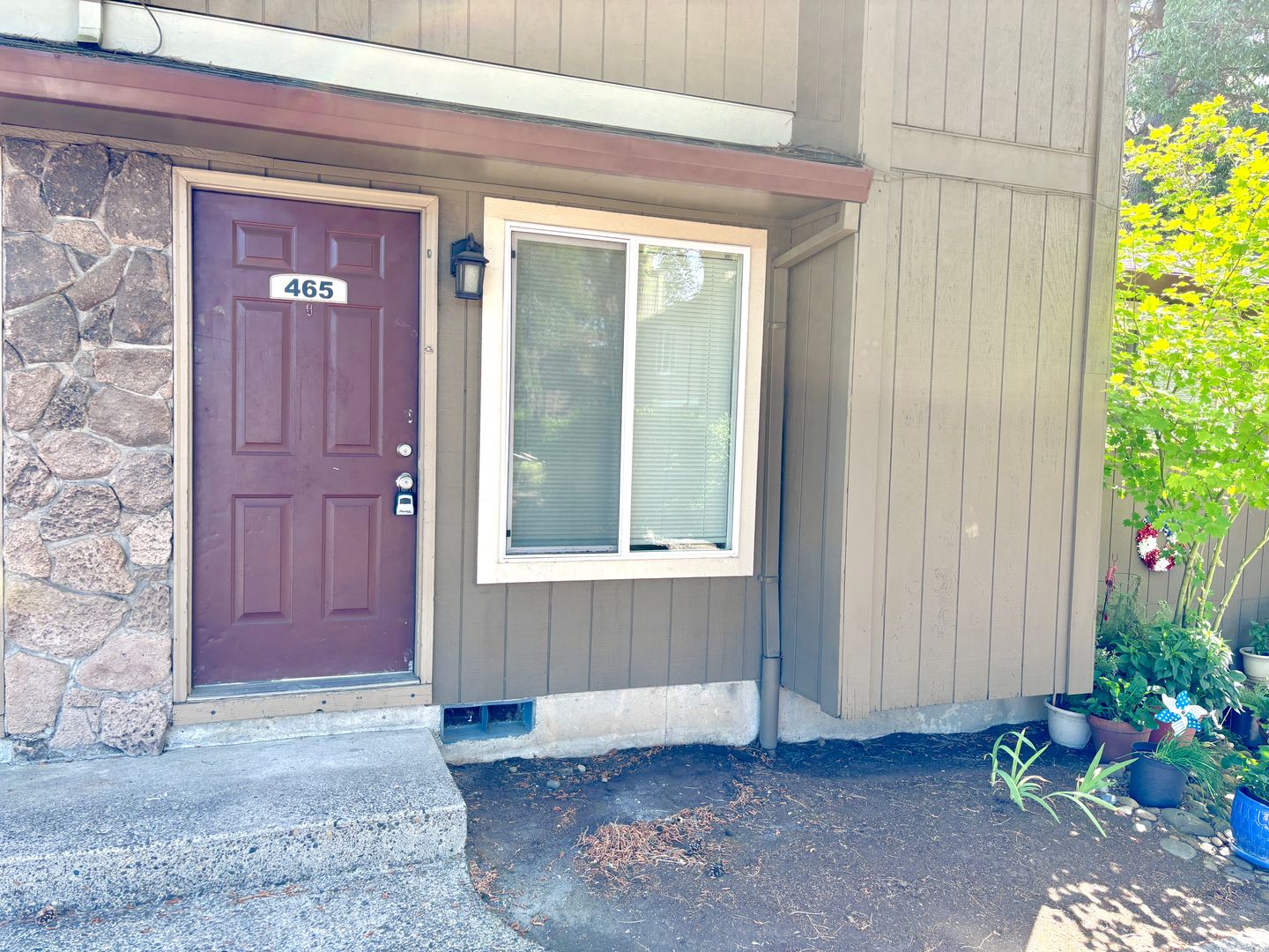 Gladstone Townhome: 461-487 W Gloucester St.