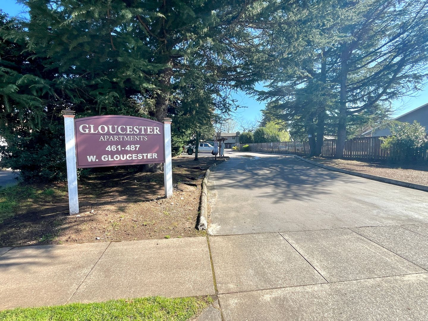 Gladstone Townhome: 461-487 W Gloucester St.