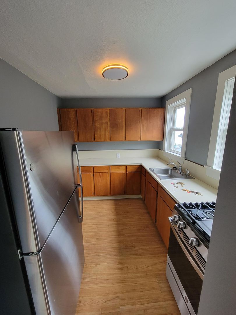 Astoria Apartment: 40 W. Bond Street