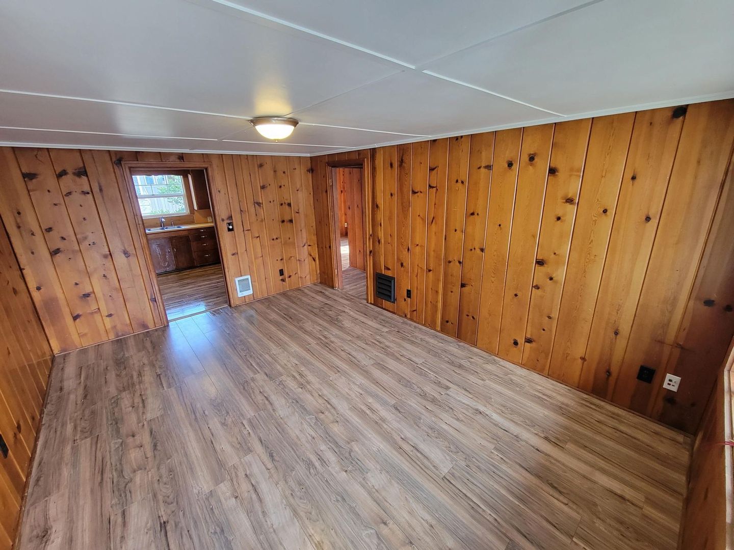 Seaside Apartment: 1624 S. Columbia Street