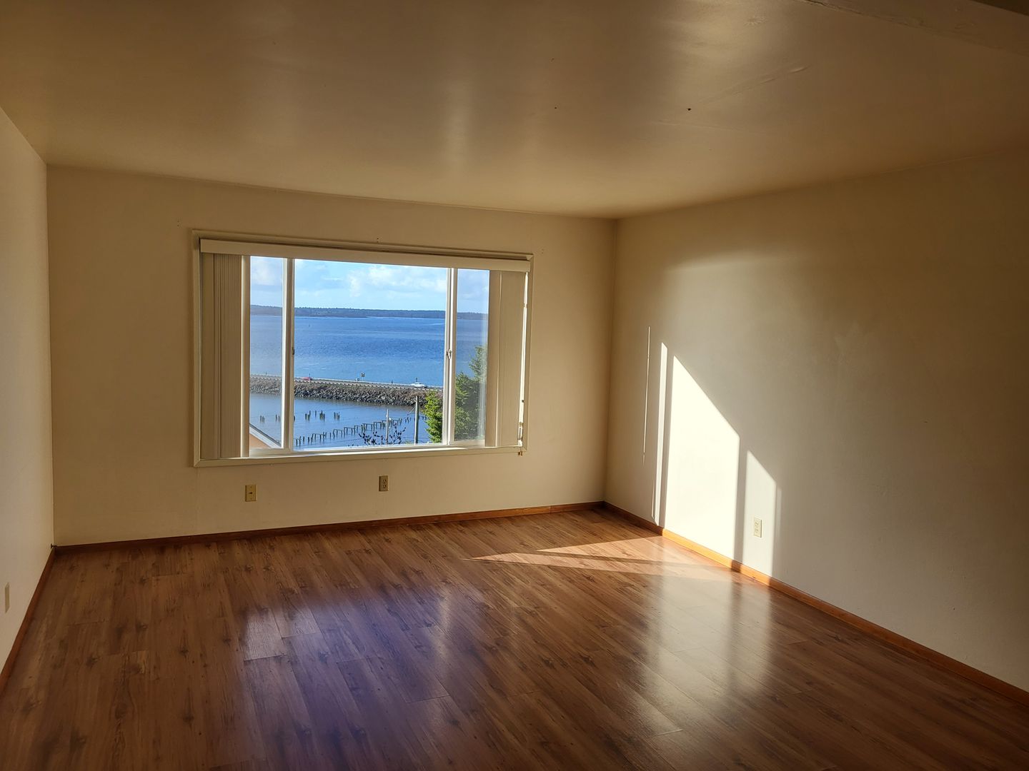 Astoria Apartment: 616 Agate Street