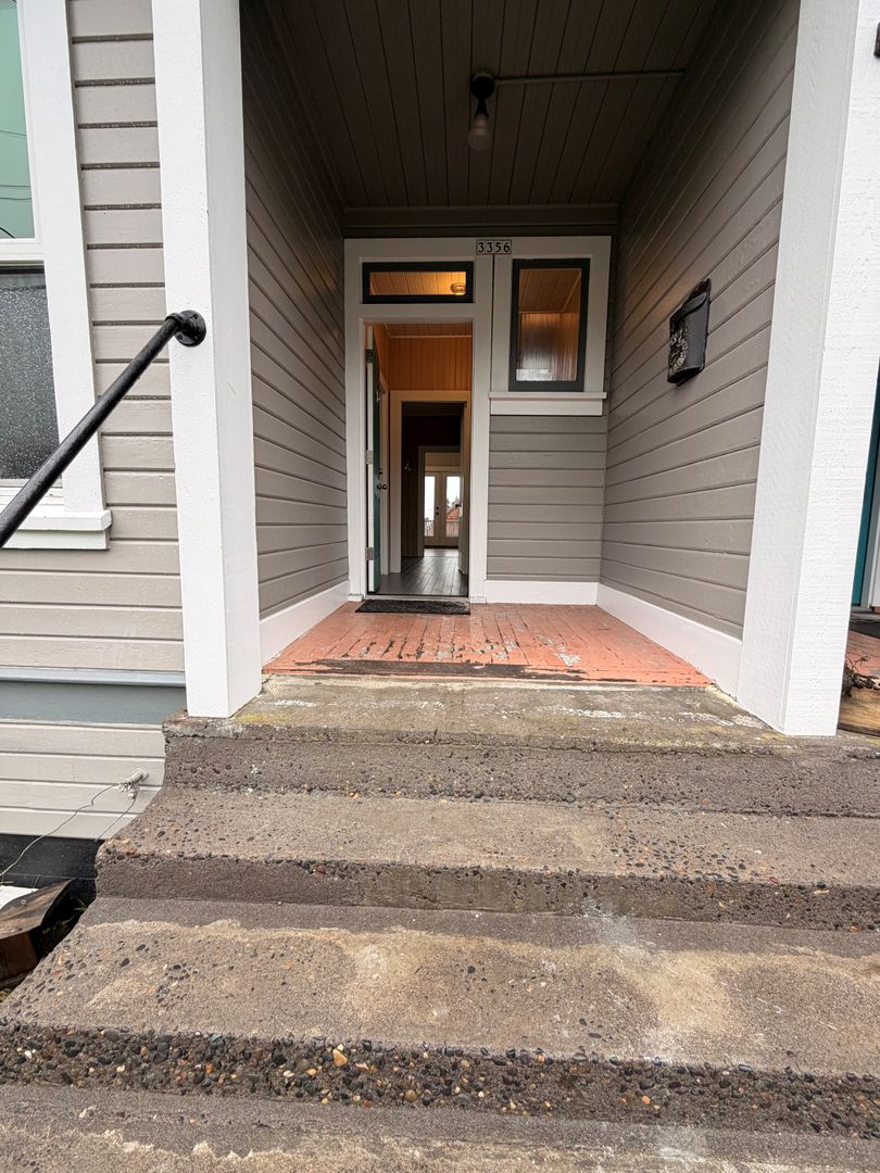 Astoria Apartment: 3356/3372/3376 Franklin Ave.