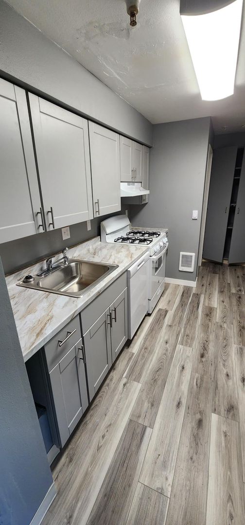 Astoria Apartment: 76 W. Bond Street